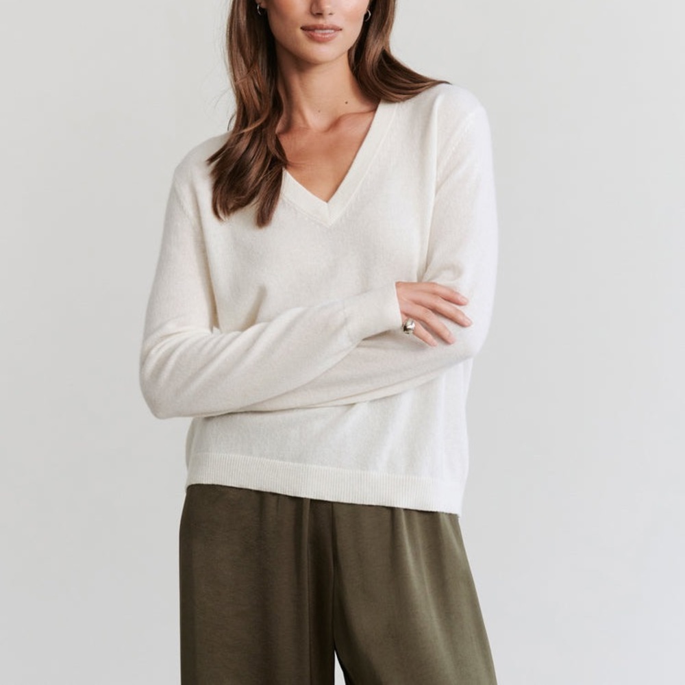 Jenni Kayne Ivory Cashmere V-Neck Sweater | Oversized Cozy Knit XS